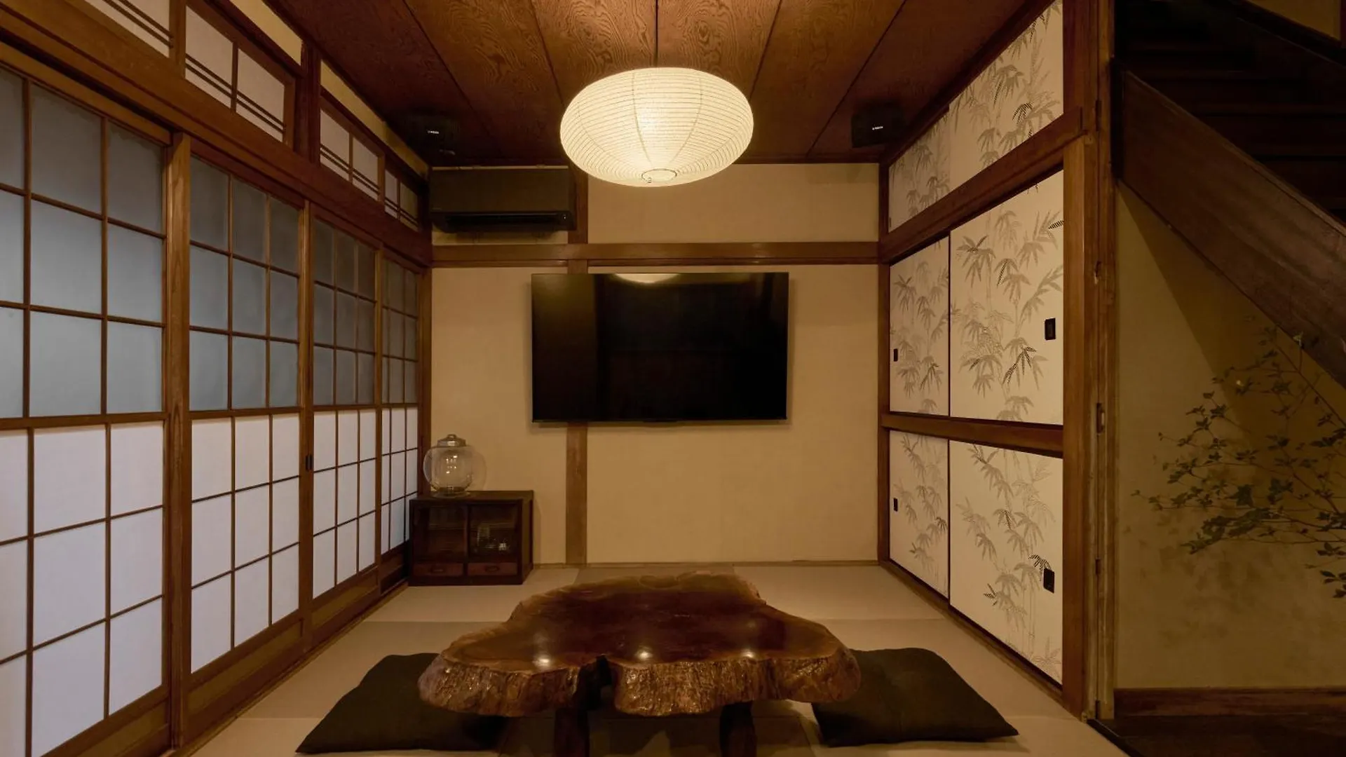Rojiura Apartment Tokyo